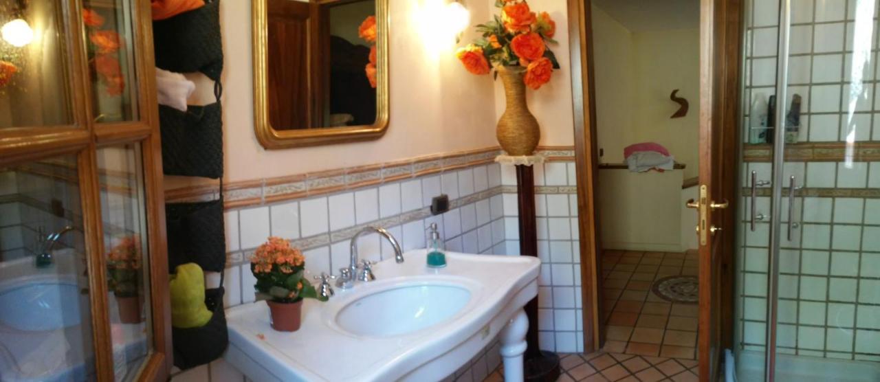 Room In Villa - Room In The Hills With Garden And Sea View San Salvatore  Екстериор снимка